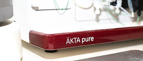 Detailaufnahme eines FPLC-Systems der Marke ÄKTA